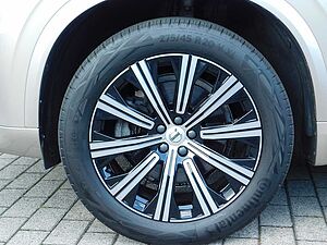 Volvo  B5 D AWD Plus Dark