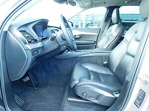 Volvo  B5 D AWD Plus Dark