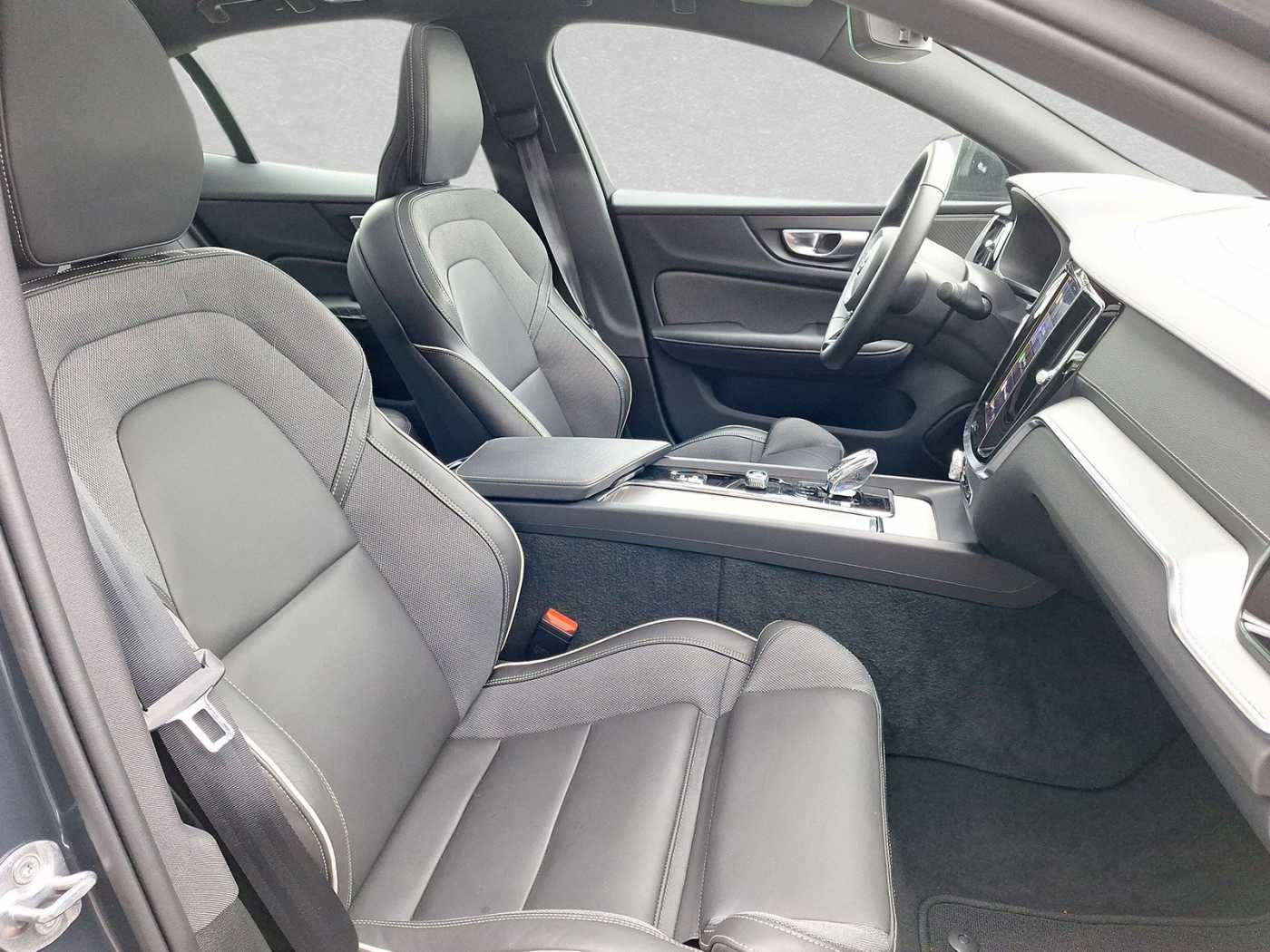 Volvo  Ultimate Dark