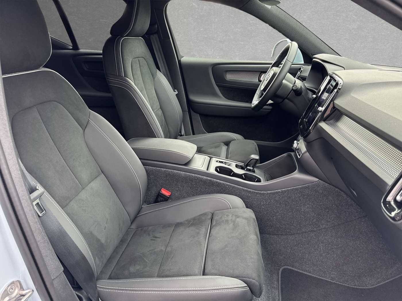 Volvo  XC40