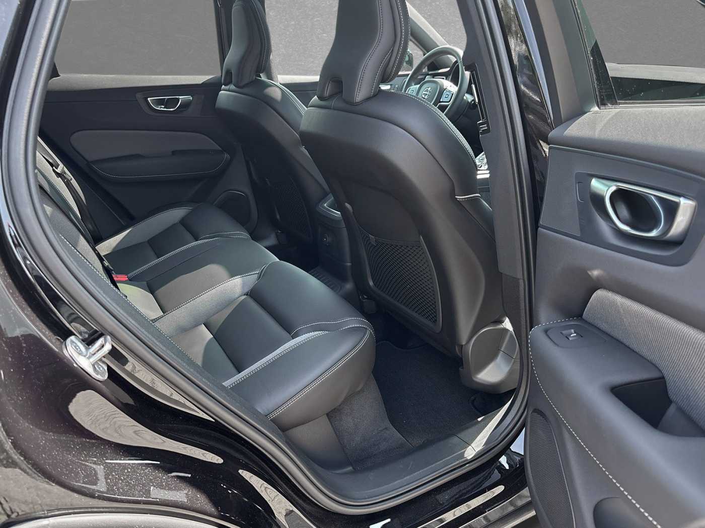 Volvo  XC60 Black Edition Ultra, T8 AWD Plug-in Hybrid, Elektrisch/Benzin