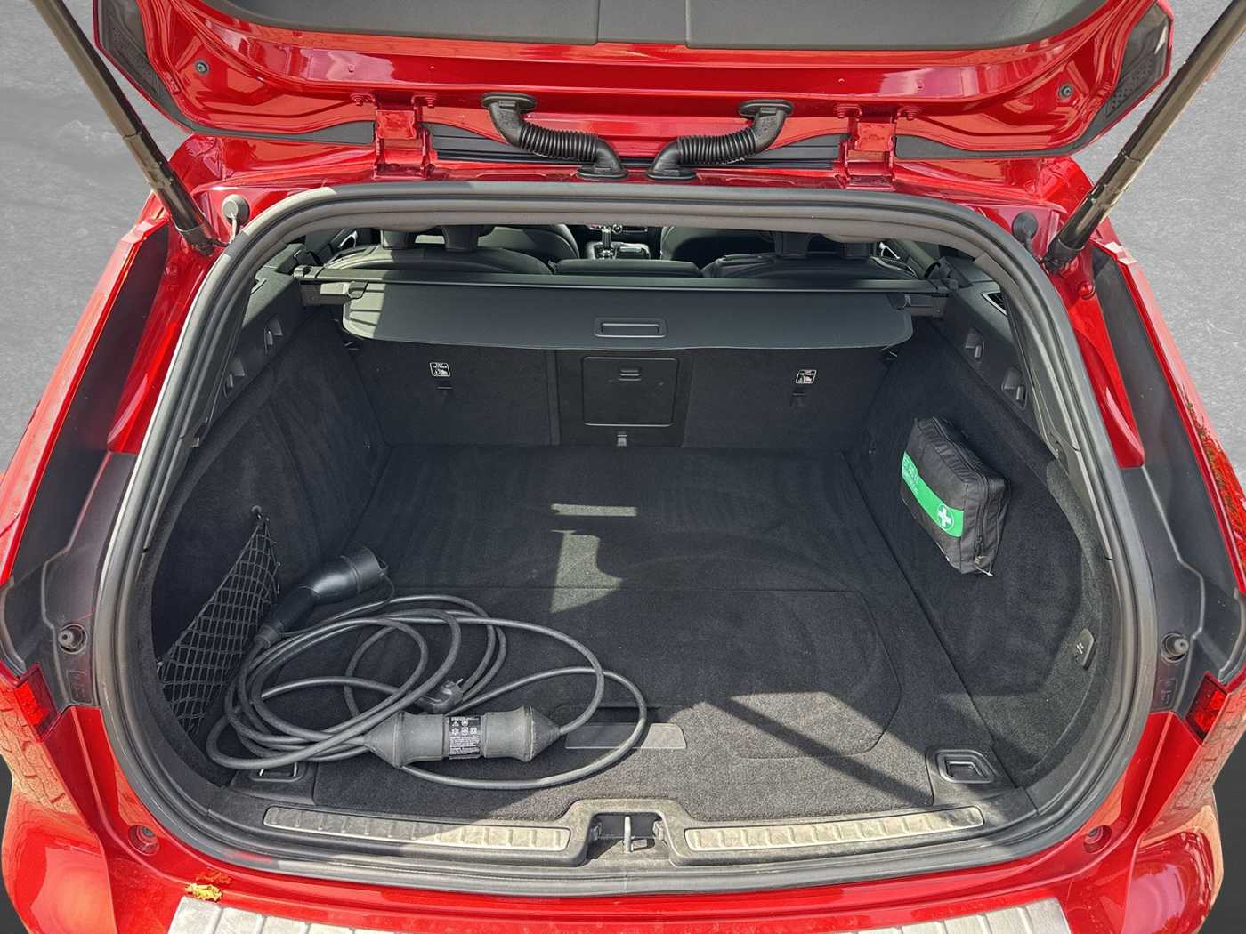 Volvo  V60 Recharge R-Design, T6 AWD Plug-in Hybrid