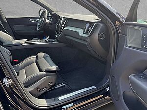 Volvo  XC60 Black Edition Ultra, T8 AWD Plug-in Hybrid, Elektrisch/Benzin