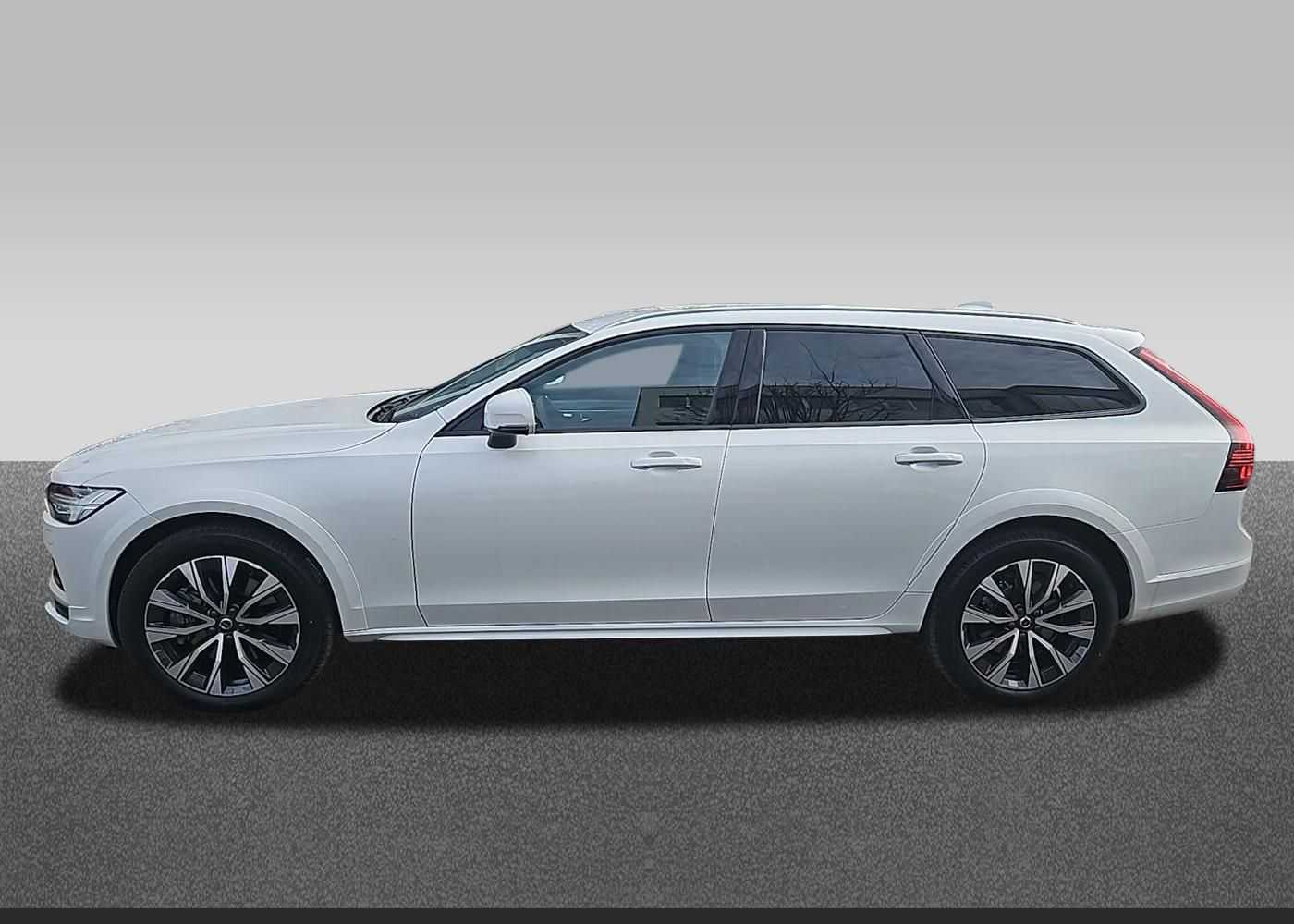 Volvo  B4 CC AWD Plus Four-C / Standhzg. 0,99 Zins!