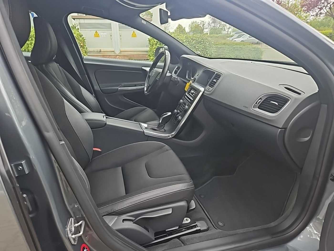 Volvo  D3 Linje Business Zahnriemen neu / WR+RH+