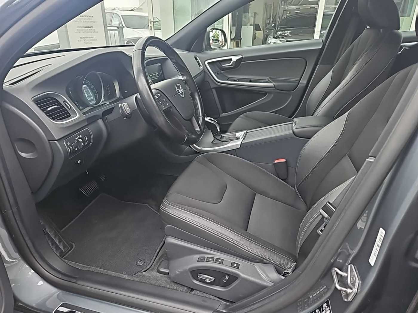 Volvo  D3 Linje Business Zahnriemen neu / WR+RH+