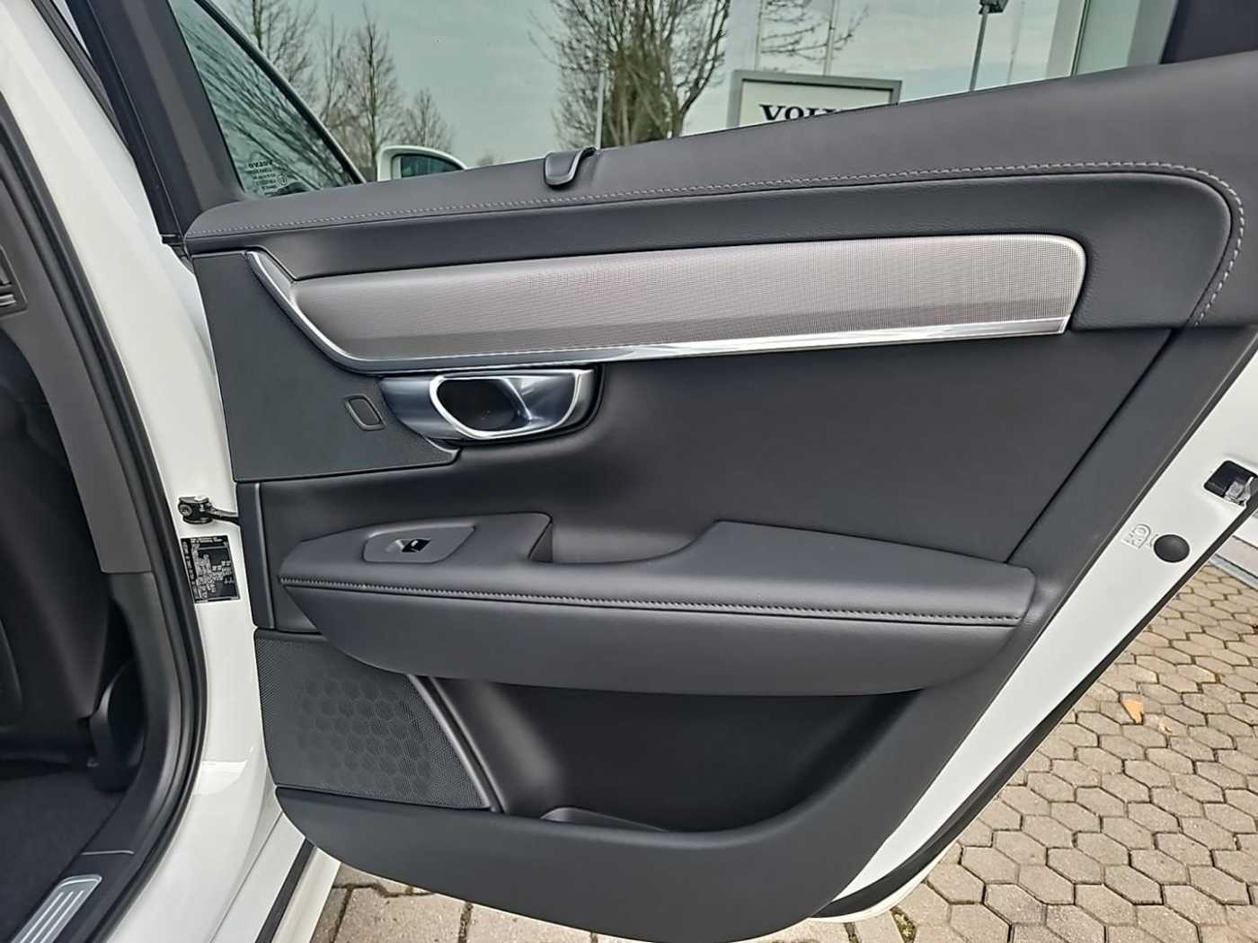 Volvo  B4 CC AWD Plus Four-C /Standhzg.