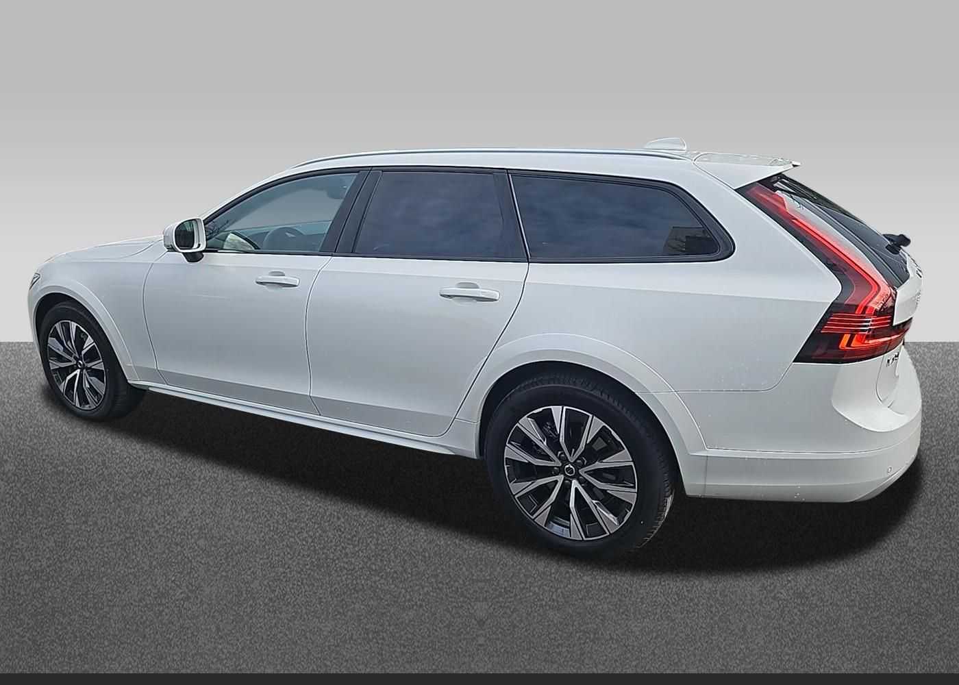 Volvo  B4 CC AWD Plus Four-C /Standhzg.