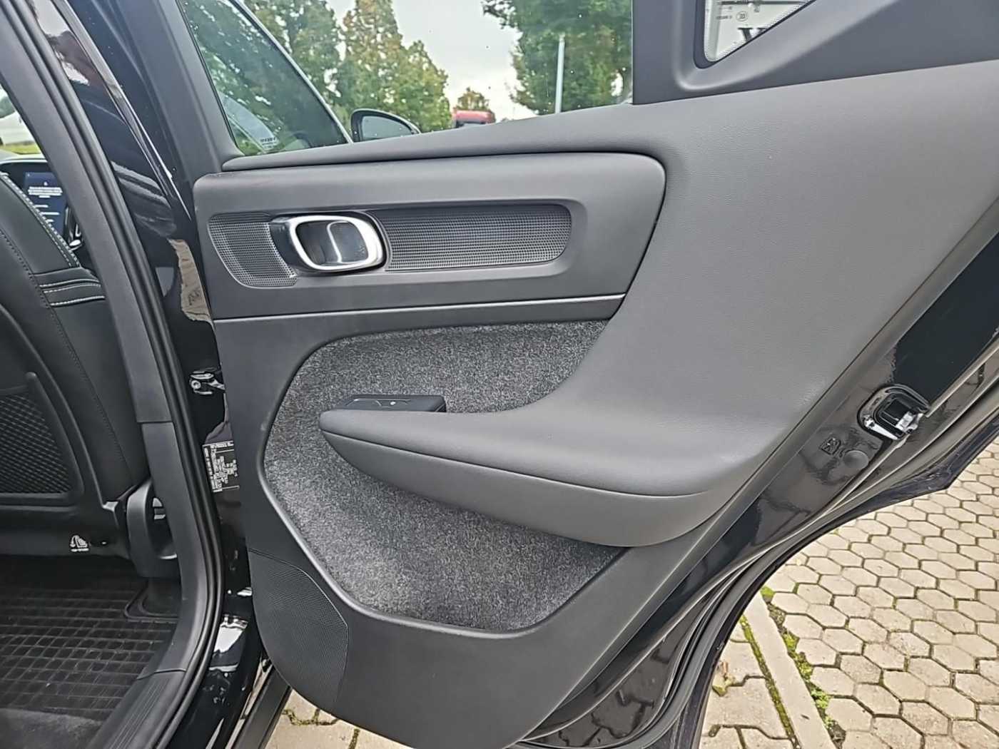 Volvo  Core Recharge Pure Electric SK219