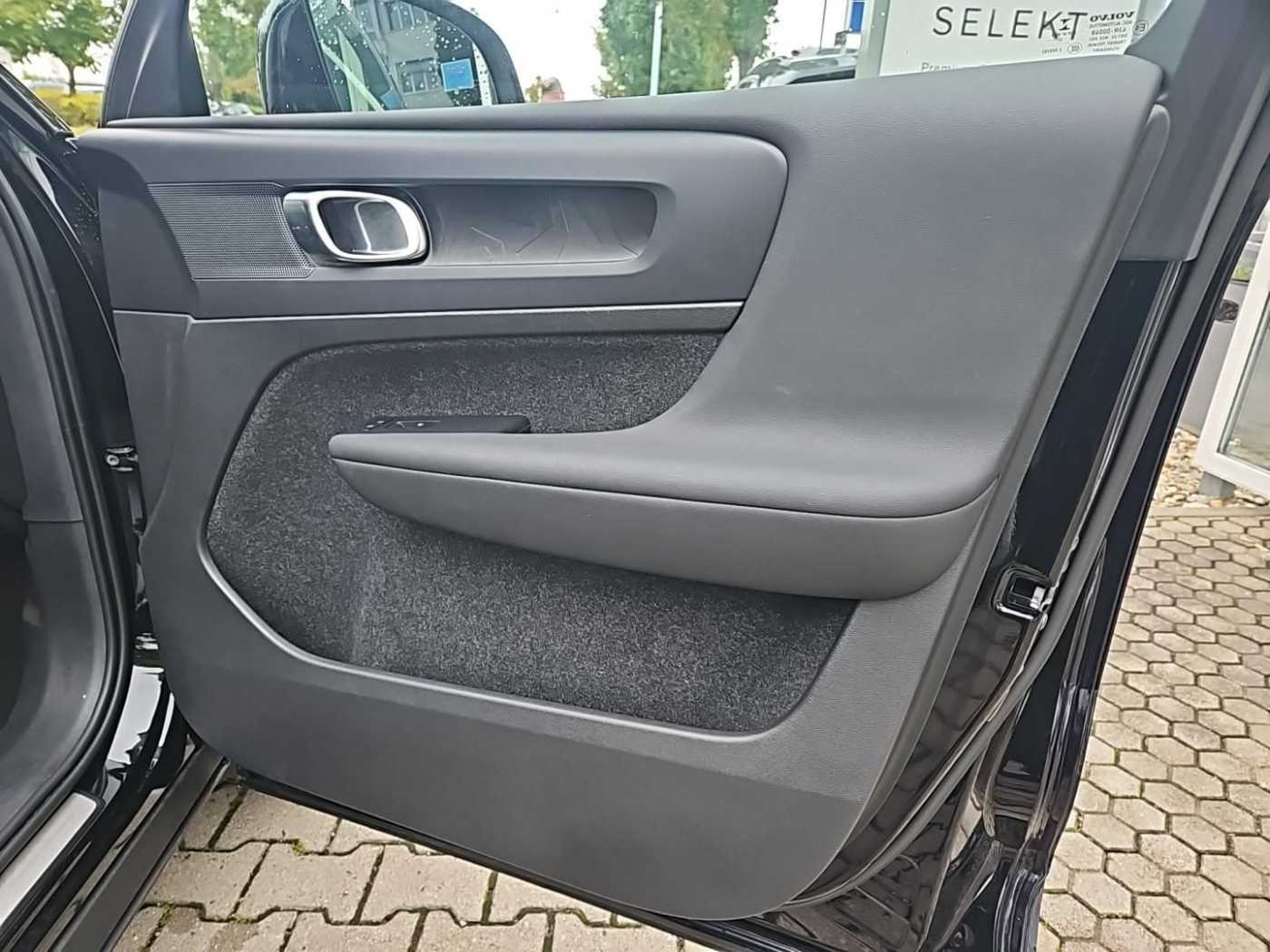 Volvo  Core Recharge Pure Electric SK219