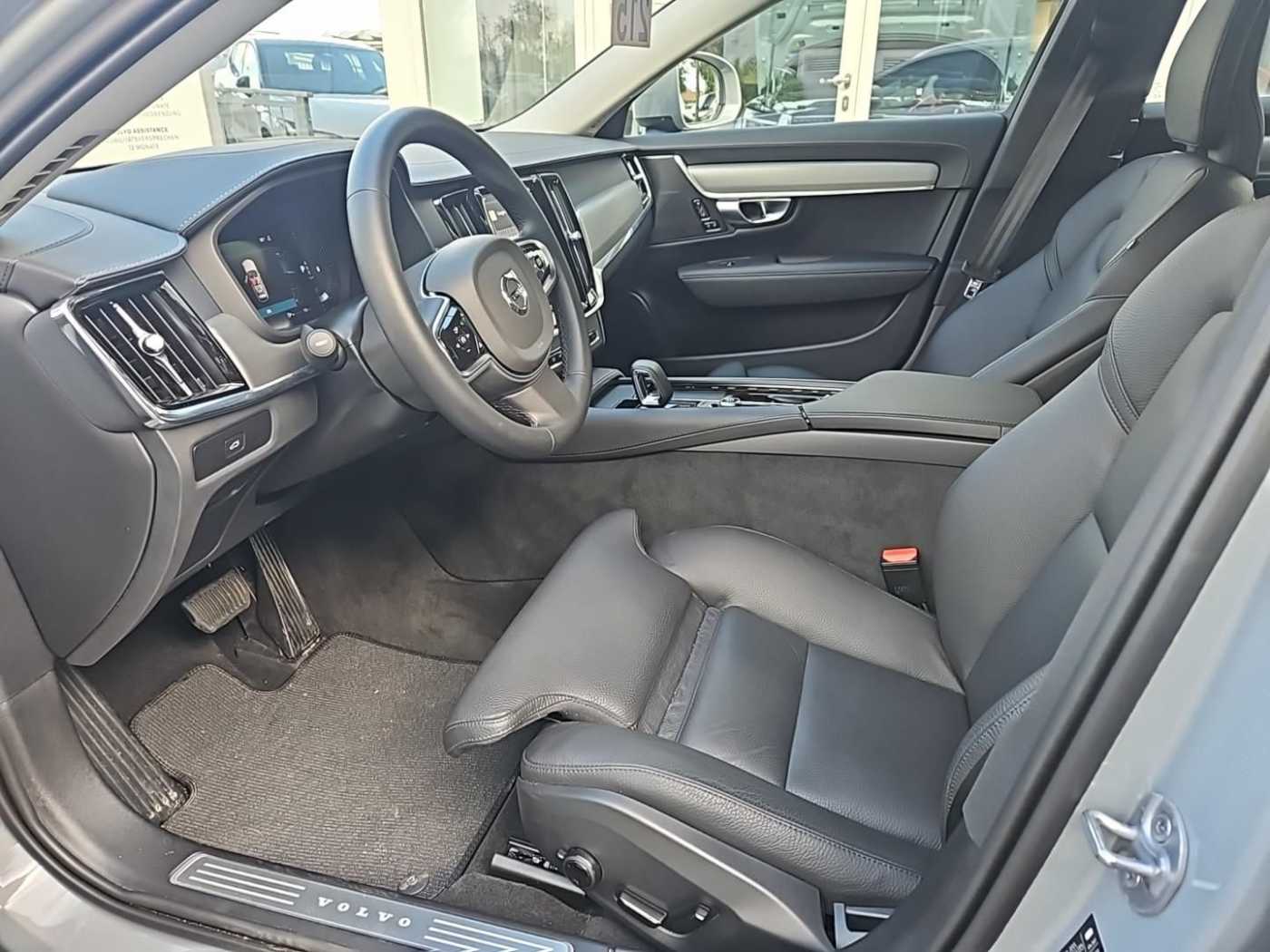 Volvo  B4 CC AWD Plus  SK215