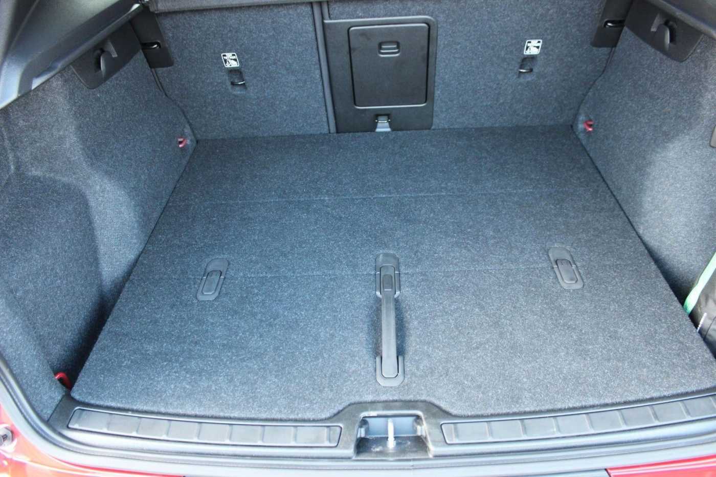 Volvo  B4 Plus Dark Licht-P/ Fahr-Paket