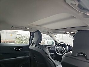 Volvo  B4 Plus Dark  Standhzg / Glasdach