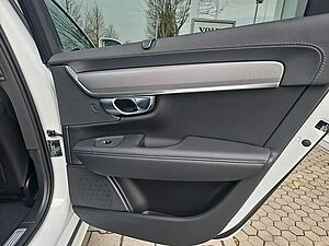 Volvo  B4 CC AWD Plus Four-C / Standhzg. 0,99 Zins!