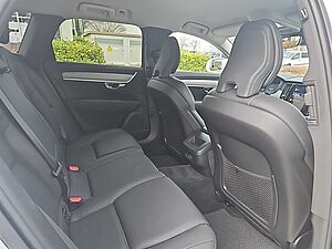 Volvo  B4 CC AWD Plus Four-C / Standhzg. 0,99 Zins!