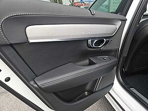 Volvo  B4 CC AWD Plus Four-C / Standhzg. 0,99 Zins!