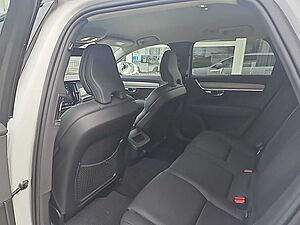 Volvo  B4 CC AWD Plus Four-C / Standhzg. 0,99 Zins!