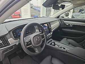 Volvo  B4 CC AWD Plus Four-C / Standhzg. 0,99 Zins!