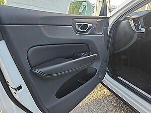 Volvo  B4 Momentum Pro / Anhängerkupplung