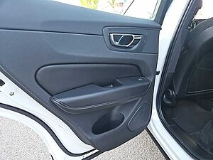 Volvo  B4 Momentum Pro / Anhängerkupplung