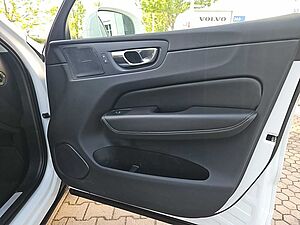 Volvo  B4 Momentum Pro / Anhängerkupplung