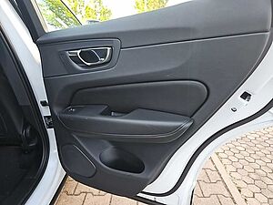 Volvo  B4 Momentum Pro / Anhängerkupplung