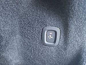 Volvo  B4 Momentum Pro / Anhängerkupplung