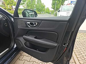 Volvo  B4 Plus Dark  Standhzg / Glasdach/360 Grad