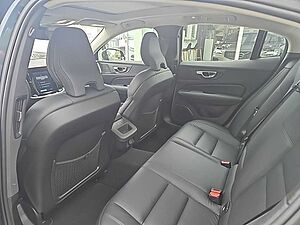 Volvo  B4 Plus Dark  Standhzg / Glasdach/360 Grad