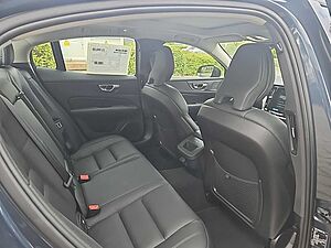 Volvo  B4 Plus Dark  Standhzg / Glasdach/360 Grad