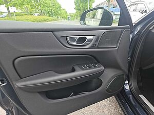Volvo  B4 Plus Dark  Standhzg / Glasdach/360 Grad