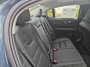 Volvo  B4 Plus Dark  Standhzg / Glasdach/360 Grad