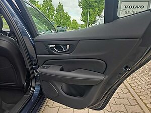 Volvo  B4 Plus Dark  Standhzg / Glasdach/360 Grad
