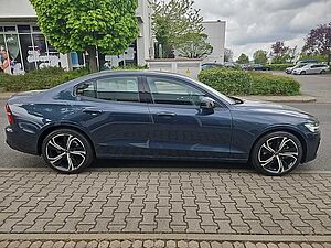 Volvo  B4 Plus Dark  Standhzg / Glasdach/360 Grad