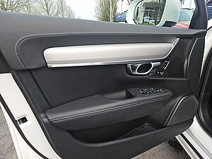 Volvo  B4 CC AWD Plus Four-C /Standhzg.