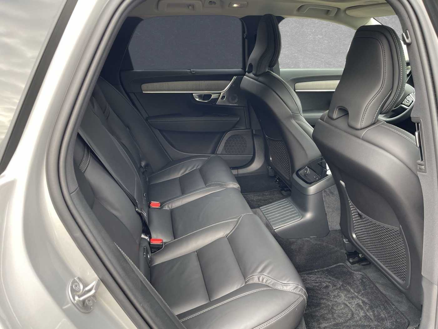 Volvo  Ultra Dark