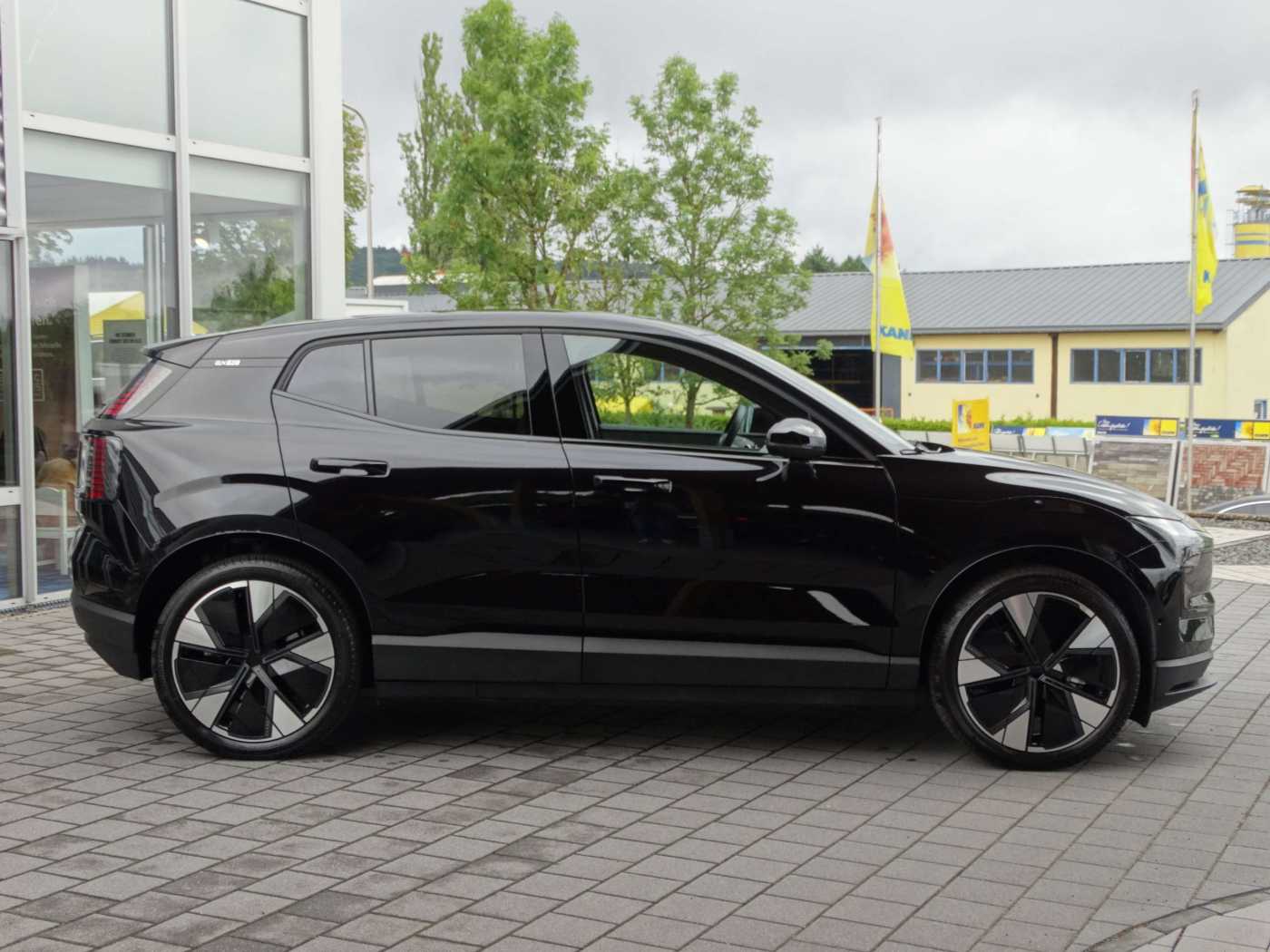 Volvo  Ultra 2WD Pure Electric Extended Range