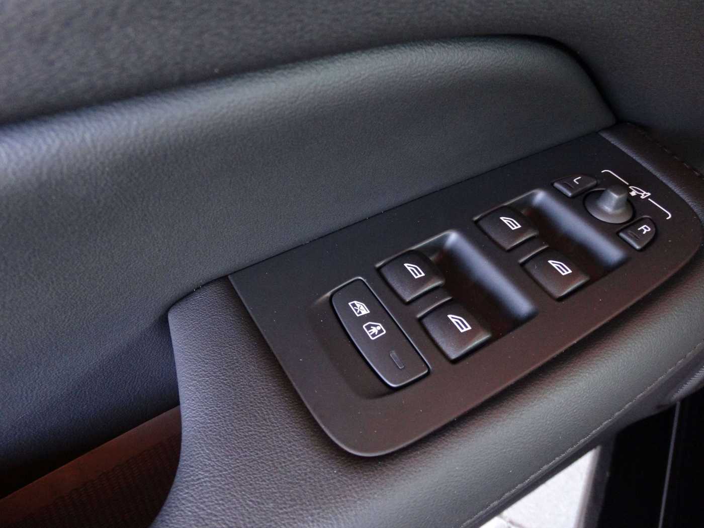 Volvo  Plus Dark Recharge T6 Plug-In Hybrid AWD