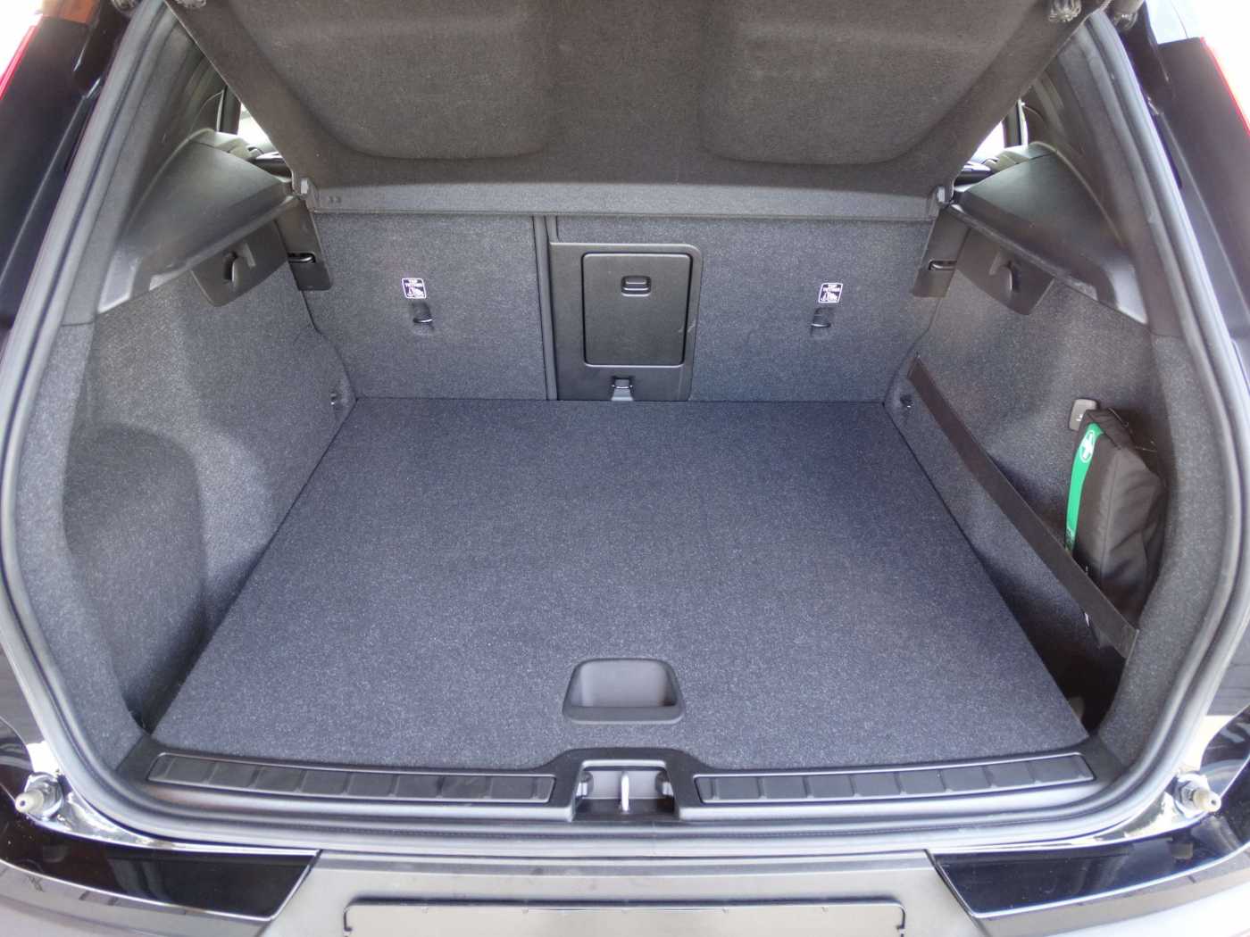 Volvo  Momentum Pro D3 AWD