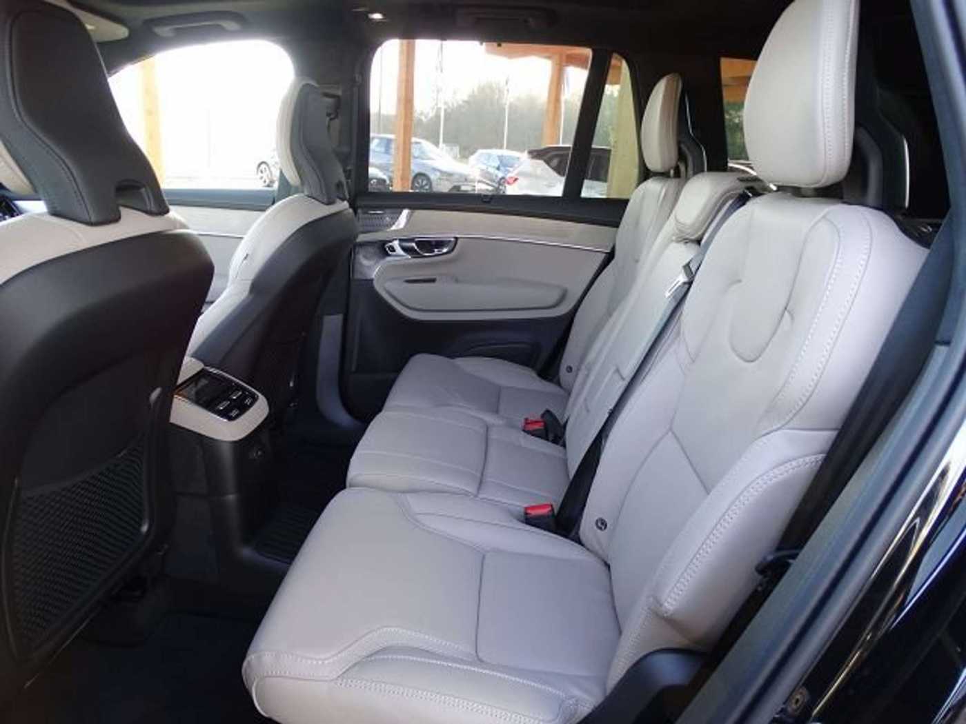 Volvo  T8 AWD Ultra Dark Recharge Plug-In Hybrid