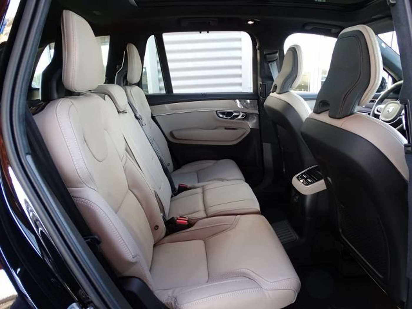 Volvo  T8 AWD Ultra Dark Recharge Plug-In Hybrid