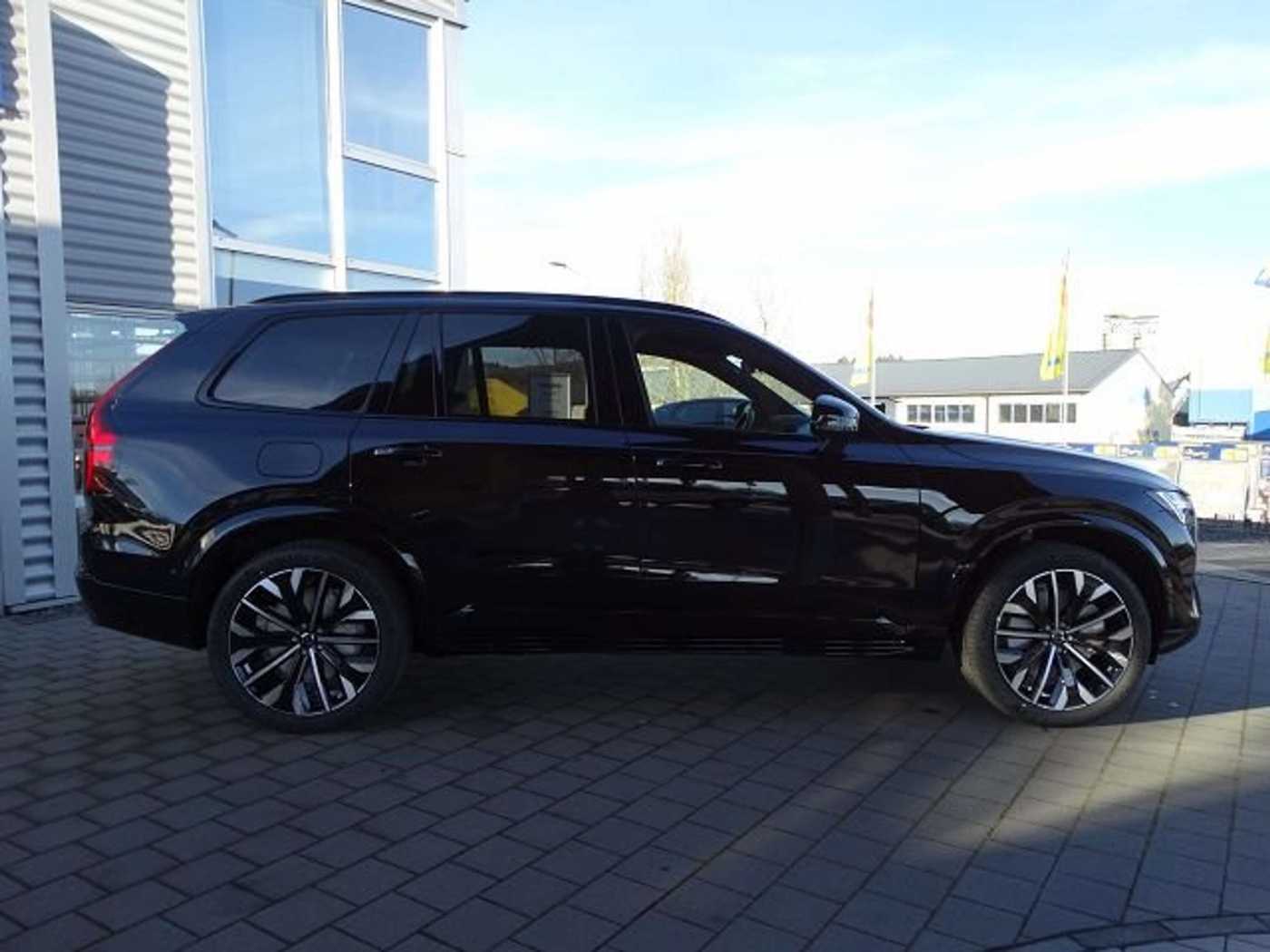 Volvo  T8 AWD Ultra Dark Recharge Plug-In Hybrid