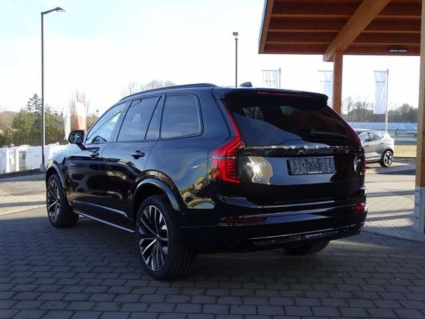 Volvo  T8 AWD Ultra Dark Recharge Plug-In Hybrid