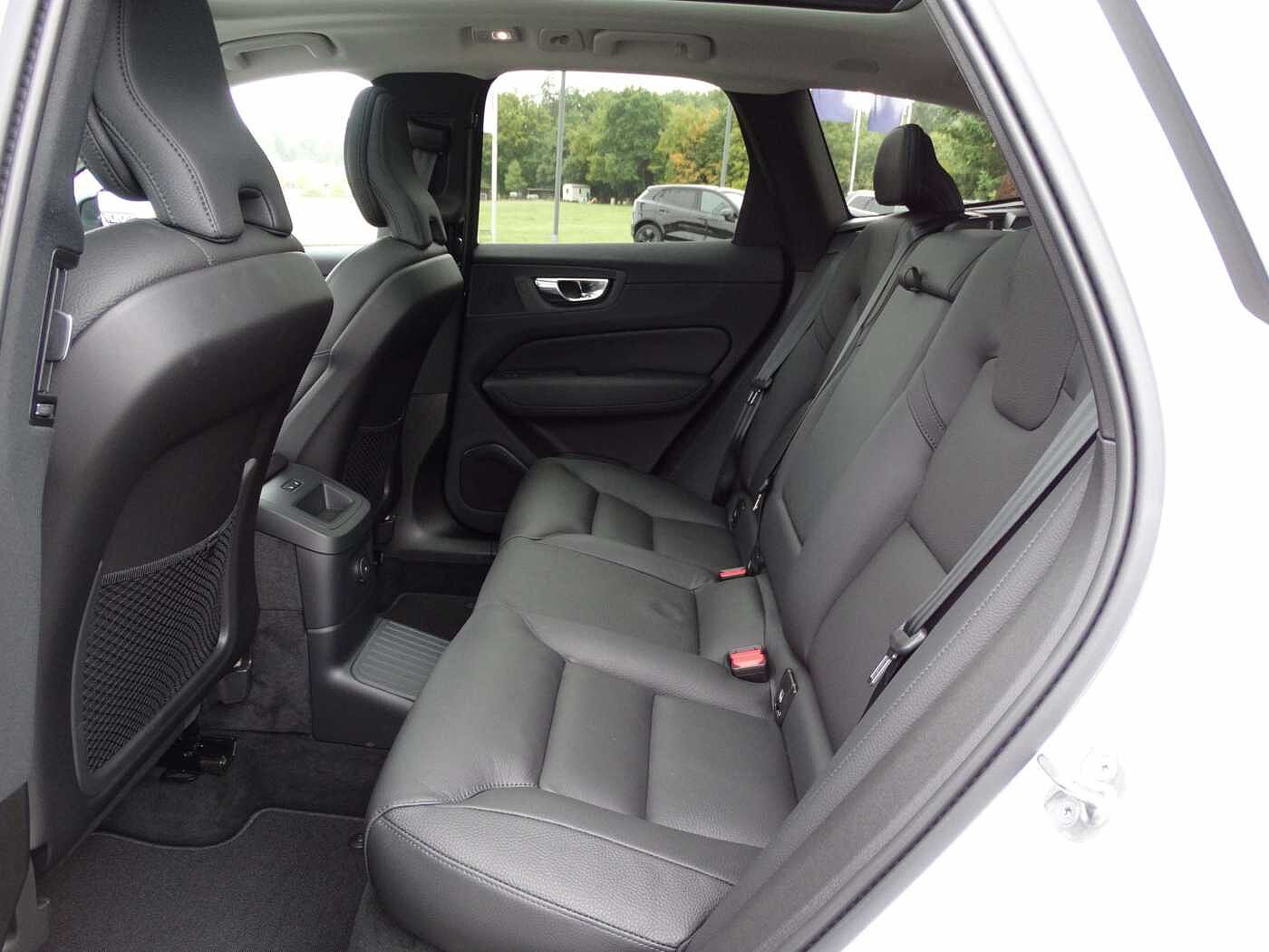 Volvo  Plus Dark Recharge Plug-In Hybrid T6 AWD