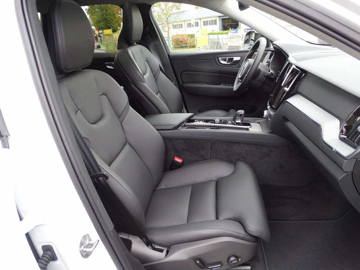 Volvo  Plus Dark Recharge Plug-In Hybrid T6 AWD