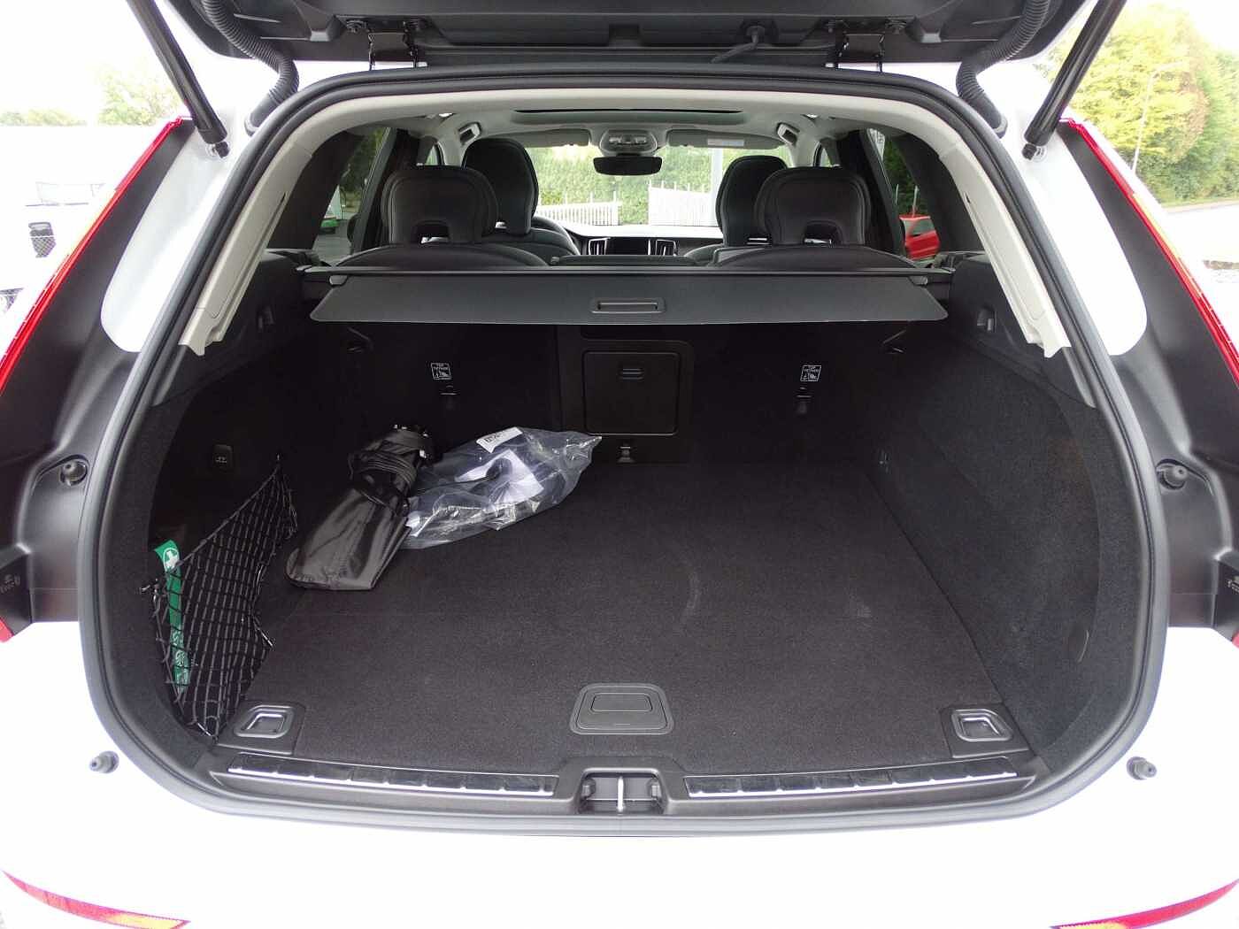 Volvo  Plus Dark Recharge Plug-In Hybrid T6 AWD