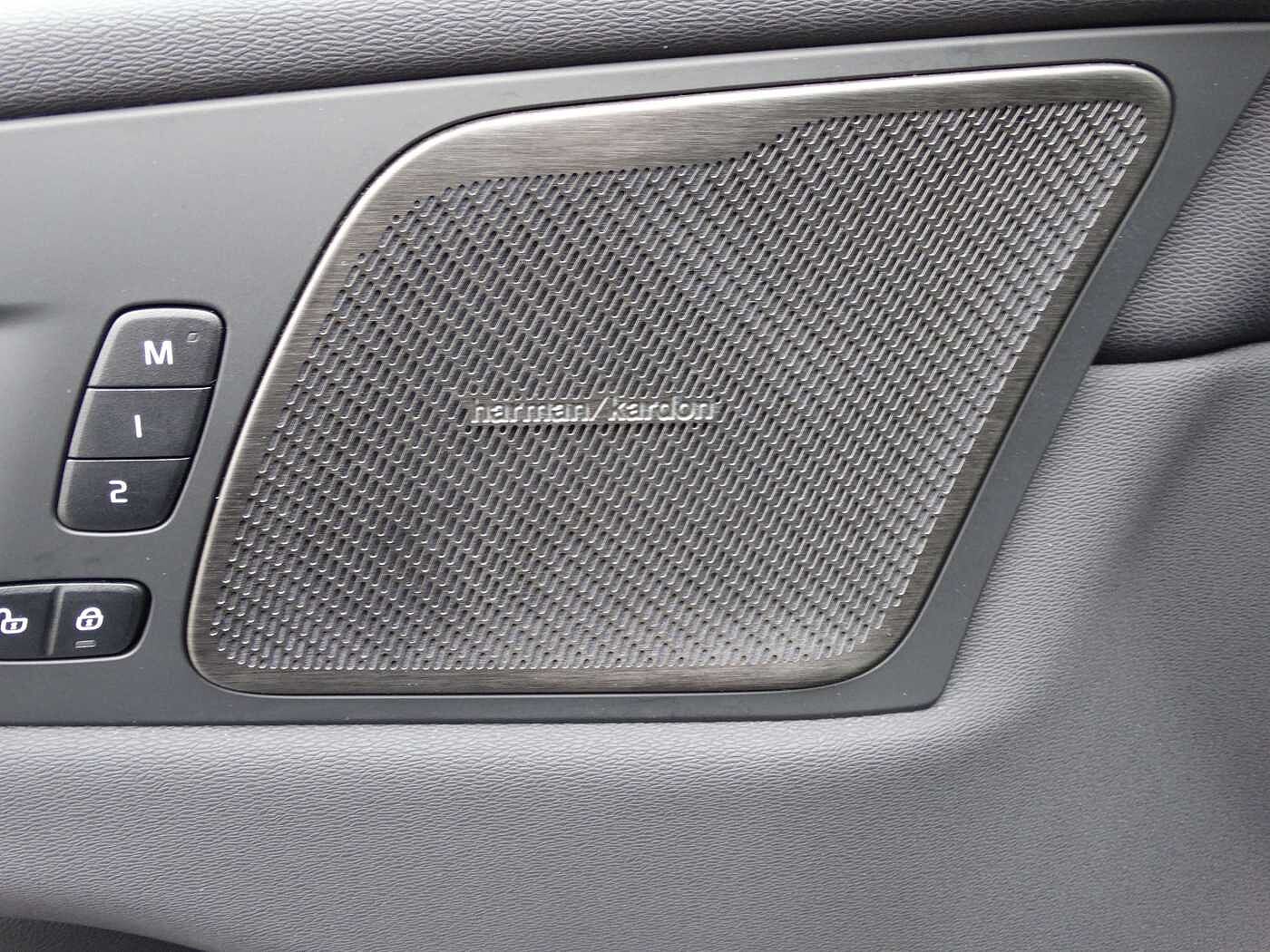 Volvo  Plus Dark Recharge Plug-In Hybrid T6 AWD