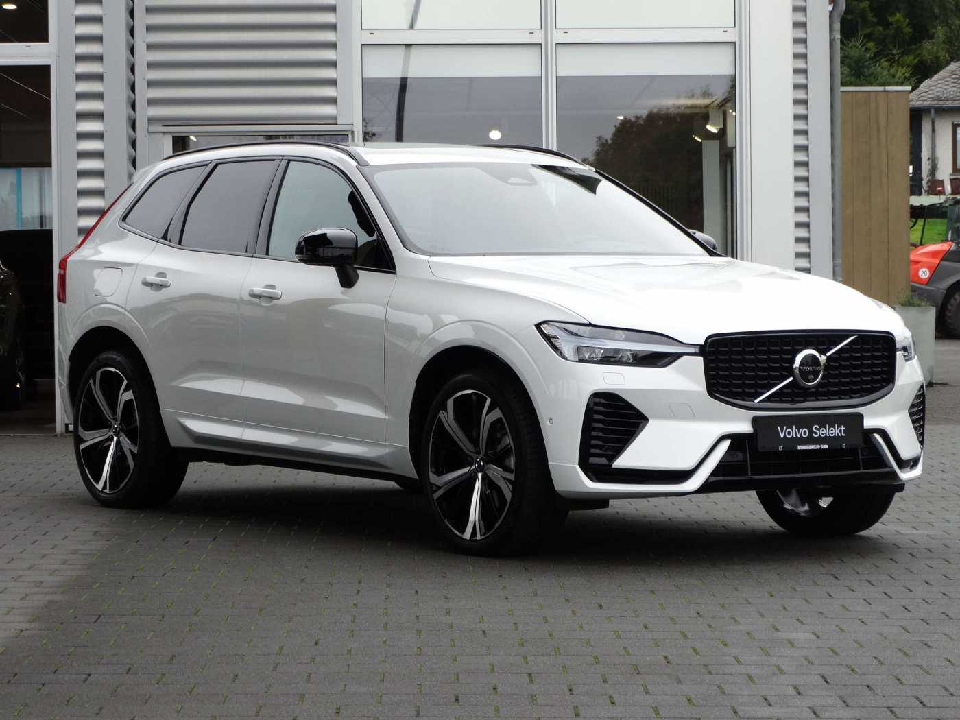 Volvo  Plus Dark Recharge Plug-In Hybrid T6 AWD