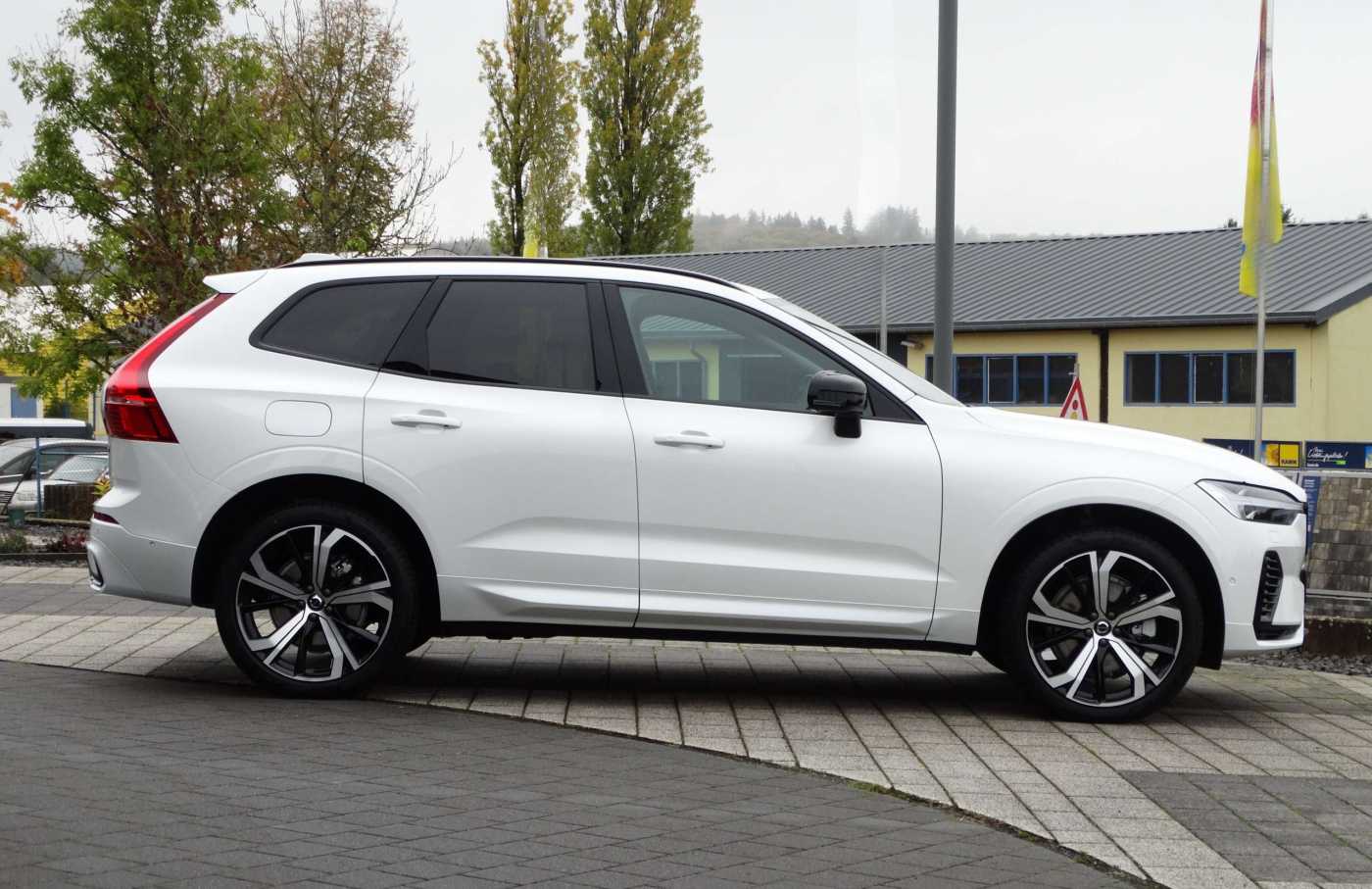 Volvo  Plus Dark Recharge Plug-In Hybrid T6 AWD