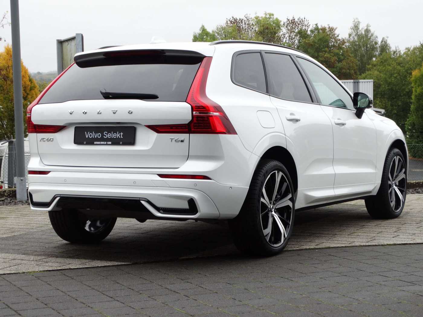 Volvo  Plus Dark Recharge Plug-In Hybrid T6 AWD